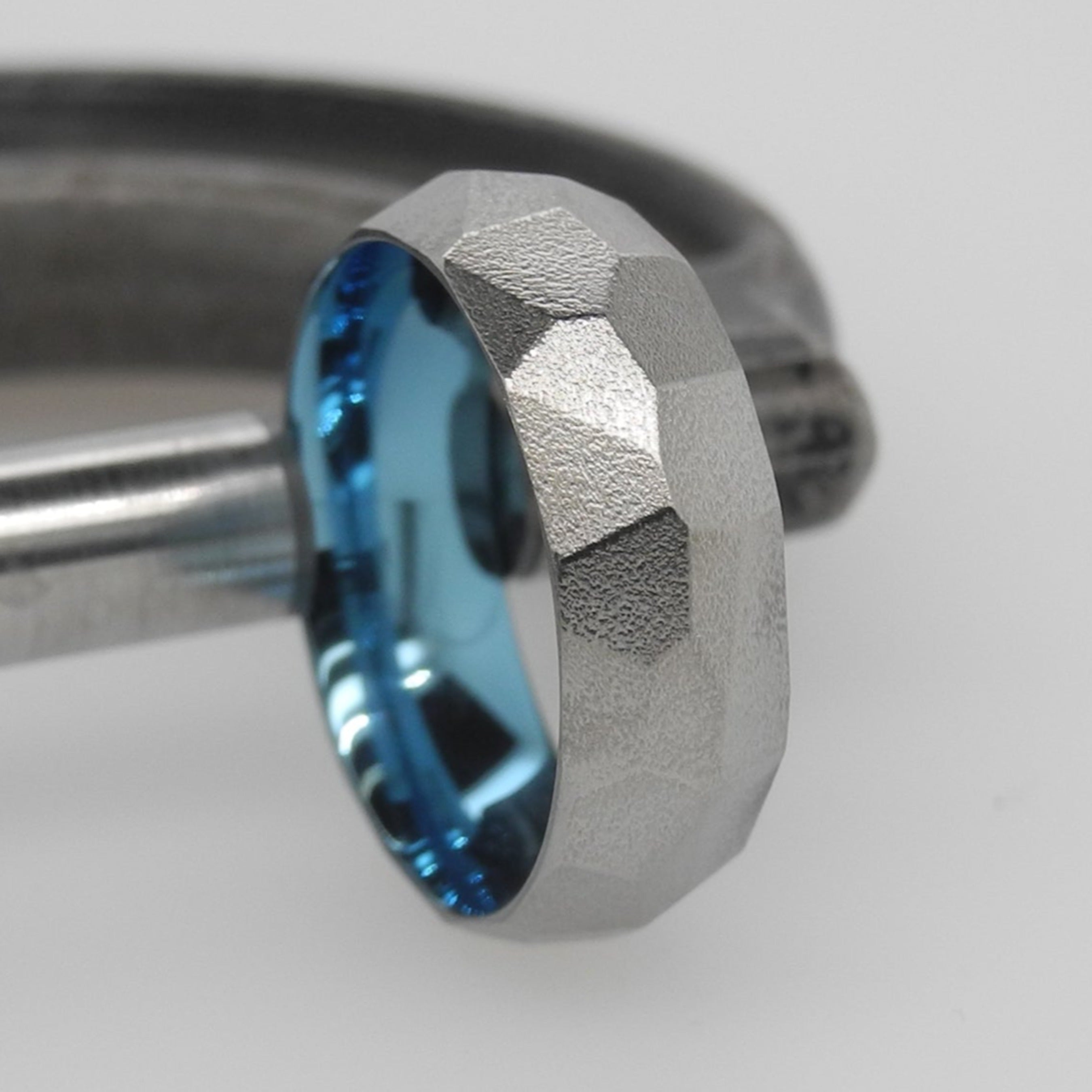 FacetedTitanium-blue2_resized.