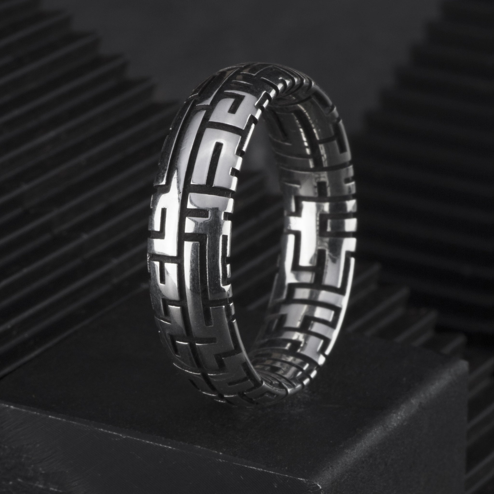 Labyrinth Ring - Carbon6